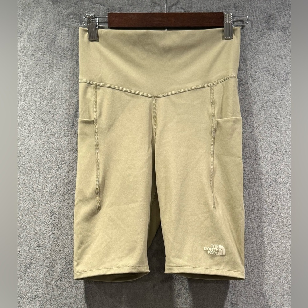 THE NORTH FACE Dune Tan Stretch Biker Shorts Pockets Women’s Medium NWOT